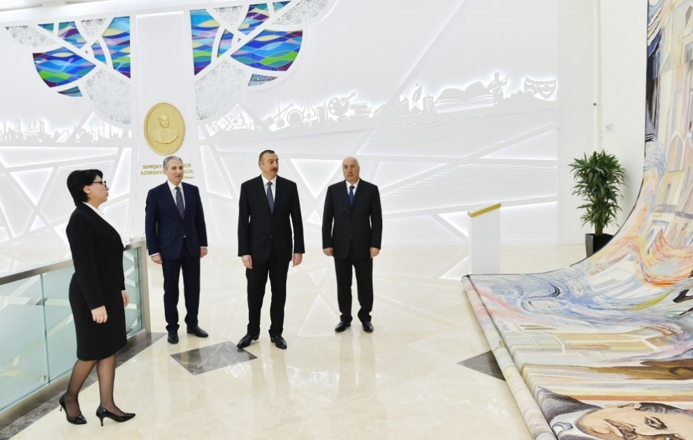 Le président Ilham Aliyev visite le Palais de la Culture «Kimyatchy» à Soumgaït