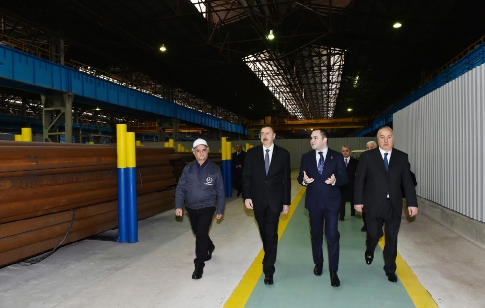 Staatspräsident Ilham Aliyev weiht Sumgait-Rohrwerk von “Baku Steel Company“ nach Rekonstruktion ein