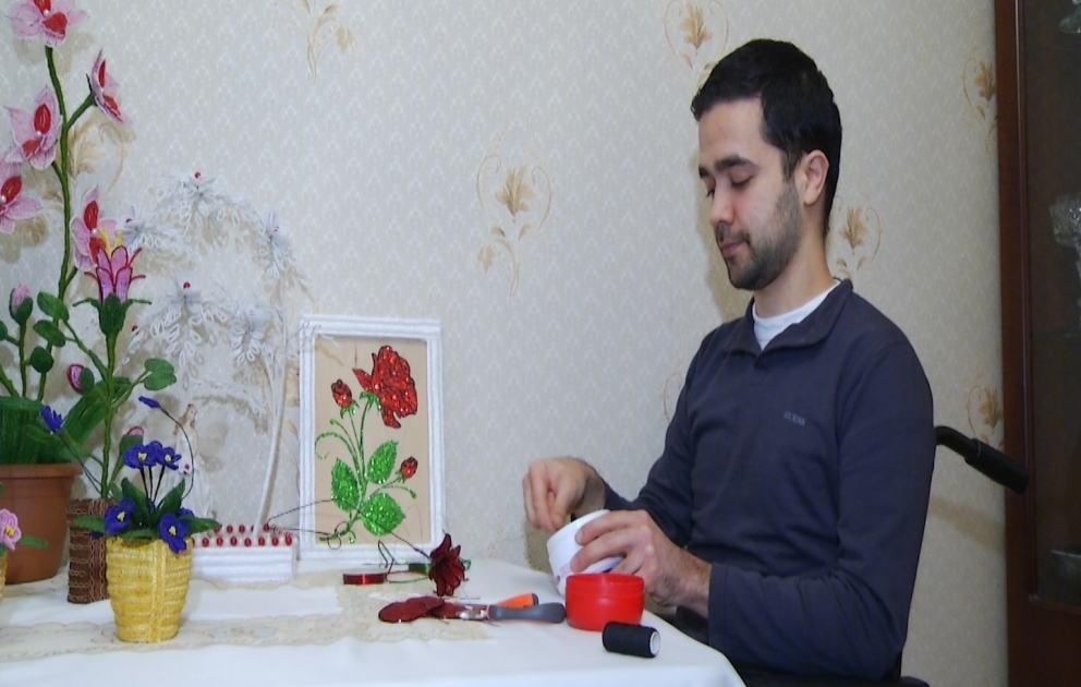 BİZ DƏ HAMI KİMİYİK 
 
Ən böyük amalı cəmiyyətdə fiziki məhdud insanlara baxışın dəyişməsidir