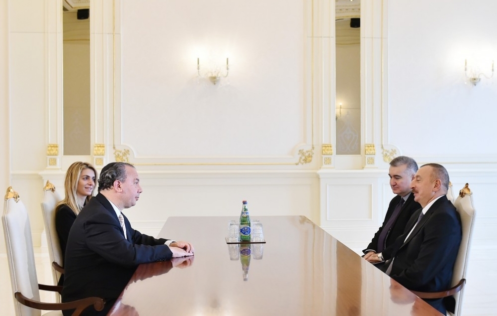 Rencontre du président azerbaïdjanais avec le président de la Fondation américaine pour la compréhension ethnique