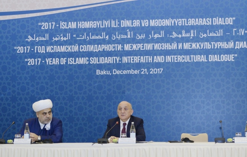 “2017-İslam Həmrəyliyi İli: Dinlər və mədəniyyətlərarası dialoq” beynəlxalq konfransı plenar iclaslarla davam edib