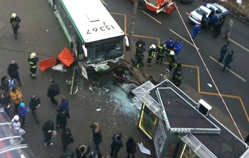 Moskvada sürücü avtobusu insanların üzərinə sürüb