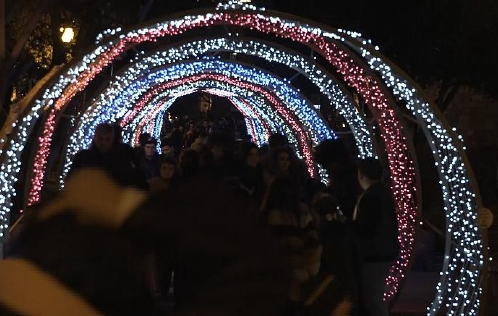 Euronews widmet ein Sujet dem Neujahrsschmuck von Baku