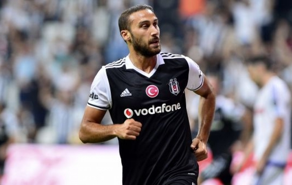 Cenk Tosun karyerasını İngiltərədə davam etdirəcək