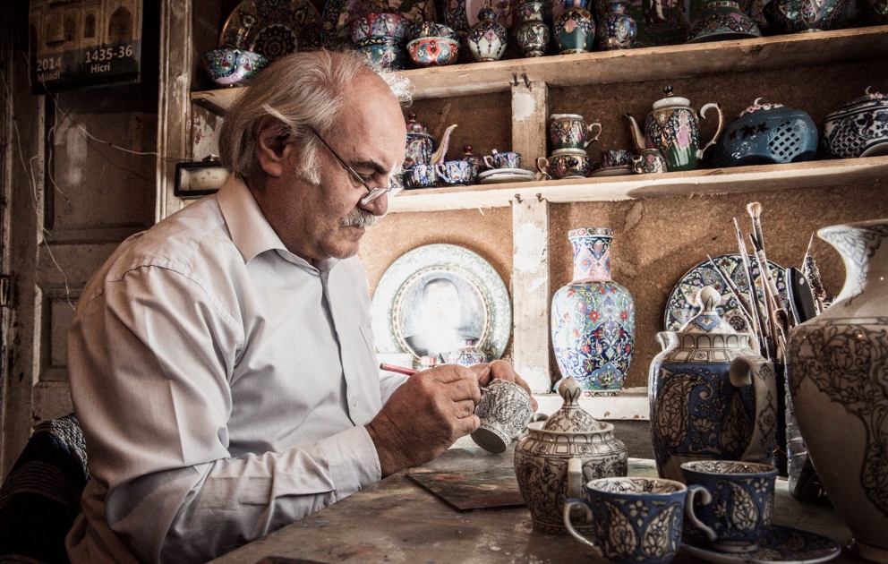 “ABAD” keramika üzərində gözəl miniatürlər yaradan gəncəli sənətkara dəstək olub
