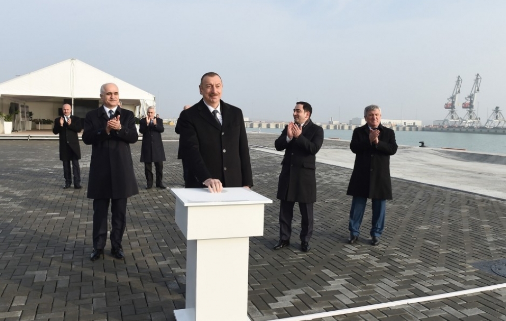 Le président Ilham Aliyev inaugure le terminal RO-RO dans le Port de commerce maritime international de Bakou