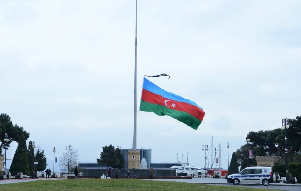 Opfer des 20. Januar 1990 landesweit mit einem minutenlangen Schweigen gedacht