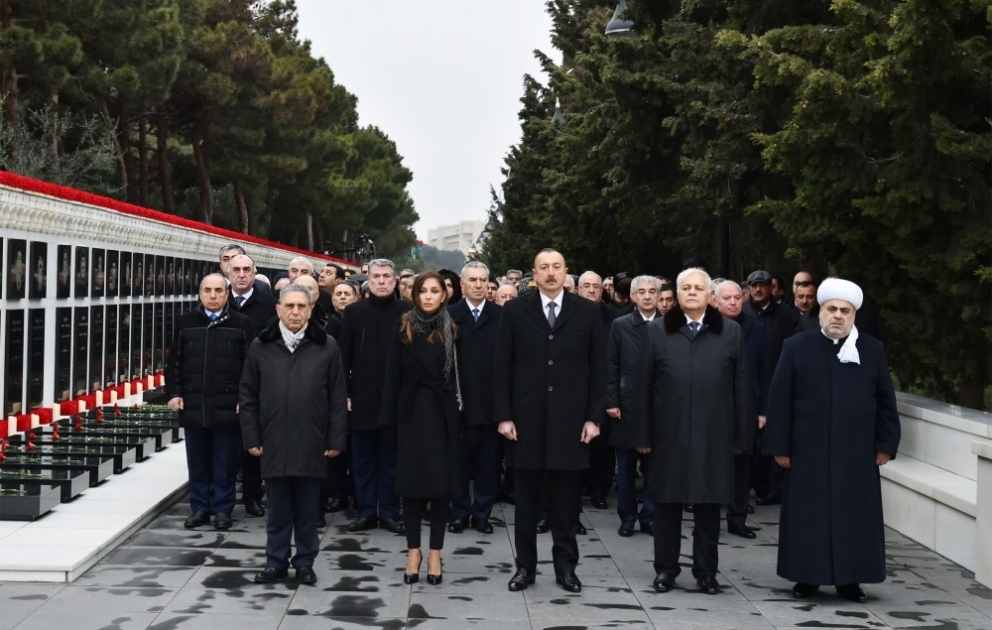 Qanlı 20 Yanvar faciəsinin 28-ci ildönümü ilə əlaqədar Şəhidlər xiyabanını ümumxalq ziyarəti 
Azərbaycan Prezidenti İlham Əliyev şəhidlərin əziz xatirəsini yad edib