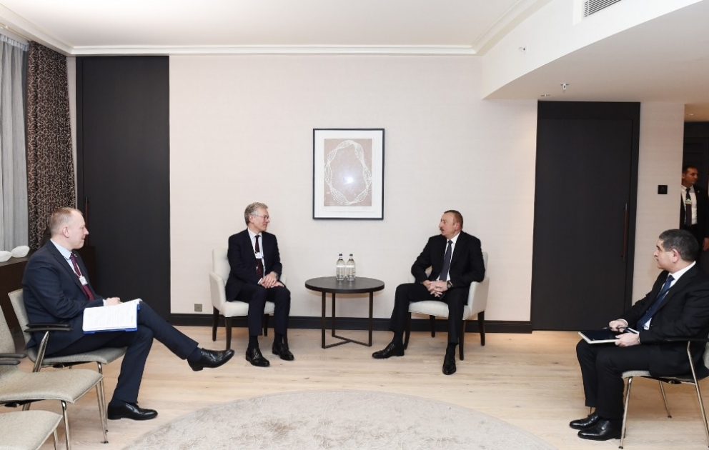 Davos: Treffen von Aserbaidschans Präsident Ilham Aliyev mit Geschäftsführer von “Royal Phillips“