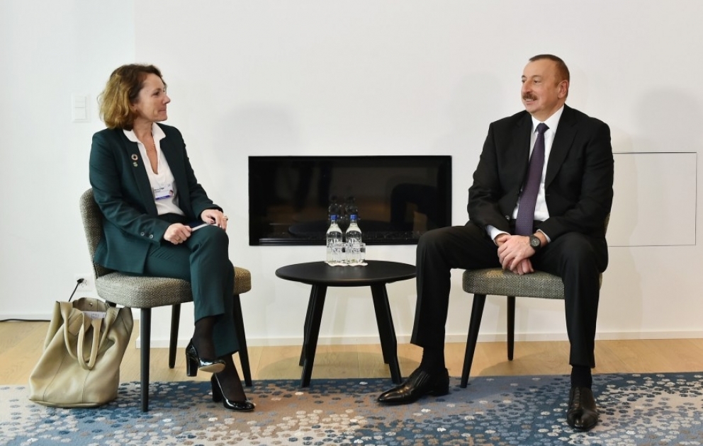 WEF in Davos: Treffen von Präsident Aserbaidschans Ilham Aliyev mit stellvertretender Geschäftsführerin von “SUEZ GROUP“