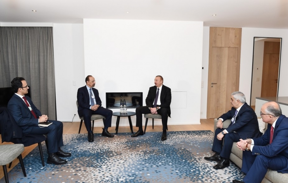 Davos: Staatspräsident Ilham Aliyev trifft sich mit Minister für Energie, Industrie und natürliche Ressourcen von Saudi-Arabien