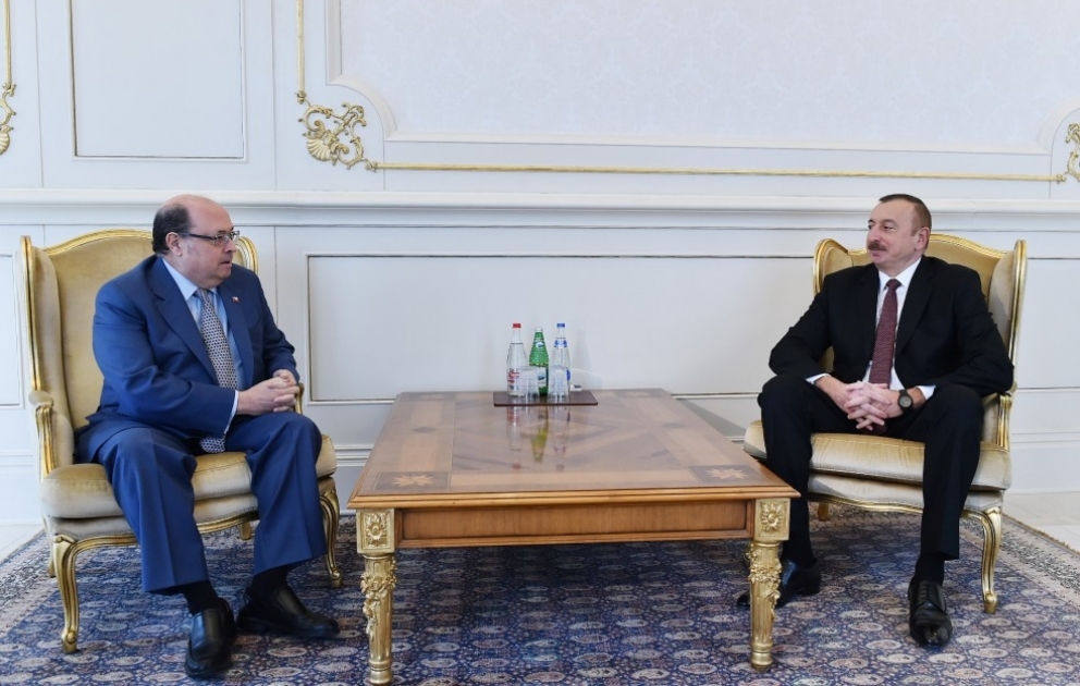 Aserbaidschans Präsident Ilham Aliyev empfängt neuen chilenischen Botschafter