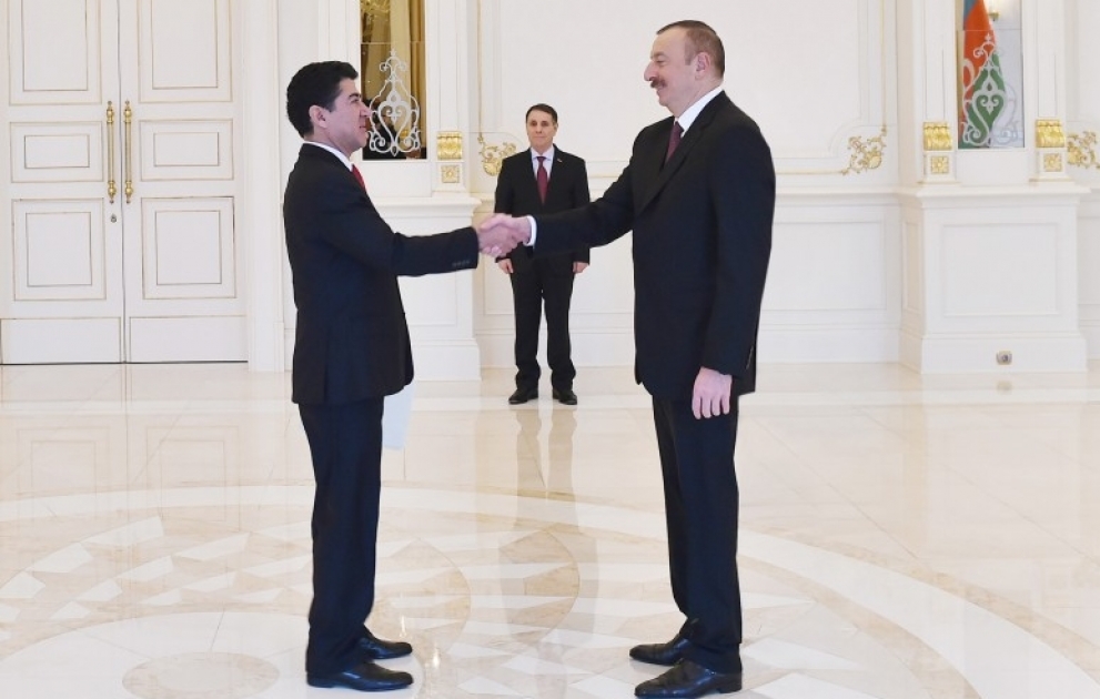 Prezident İlham Əliyev Ekvadorun Azərbaycanda yeni təyin olunmuş səfirinin etimadnaməsini qəbul edib