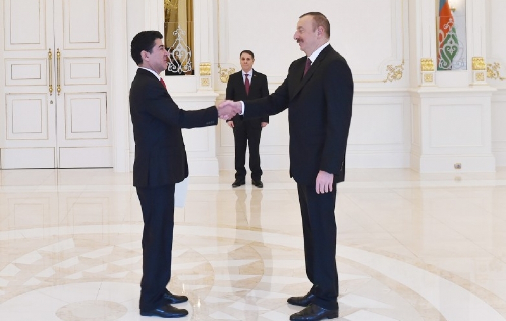 Le président Ilham Aliyev a reçu les lettres de créance du nouvel ambassadeur de l’Equateur