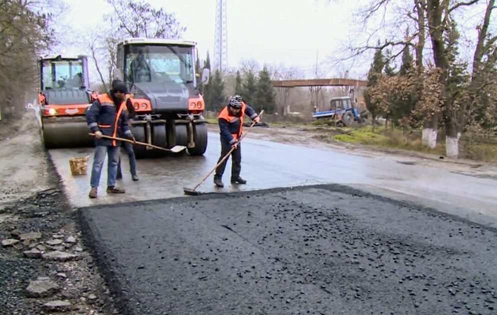 Xaçmaz-Xudat avtomobil yolu təmir olunur