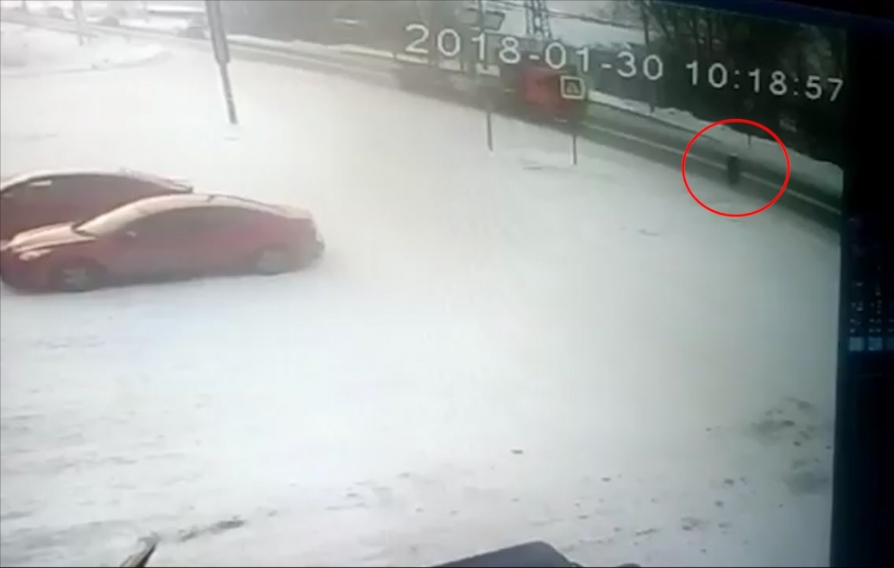KAMAZ vuran qadın sağ qaldı