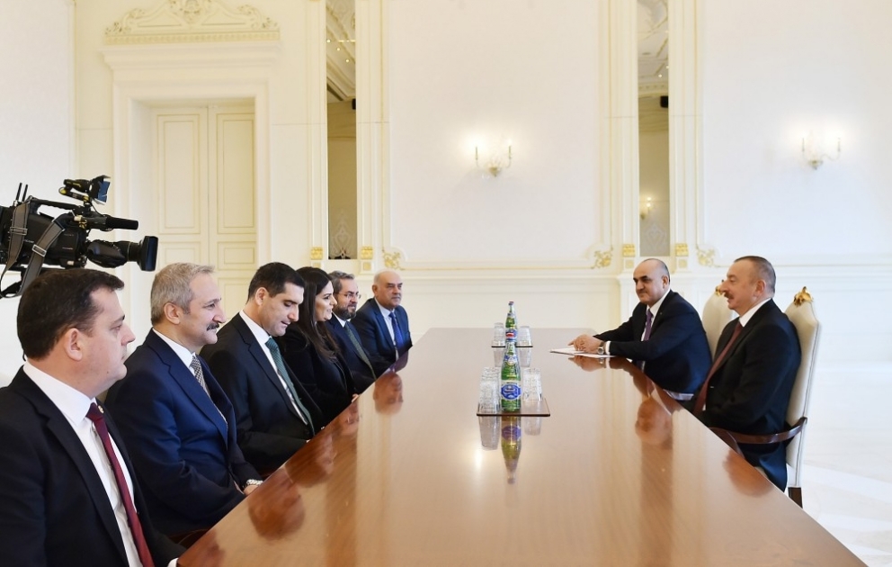 Aserbaidschans Präsident Ilham Aliyev empfängt türkische Delegation