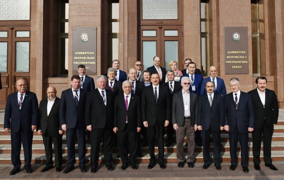Prezident İlham Əliyev beynəlxalq və xarici ölkələrin həmkarlar ittifaqlarının nümayəndə heyətinin bir qrupunu qəbul edib