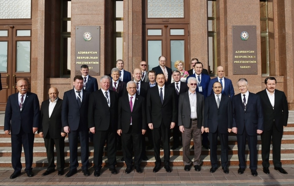 Staatspräsident Ilham Aliyev empfängt Delegation der internationalen Gewerkschaften