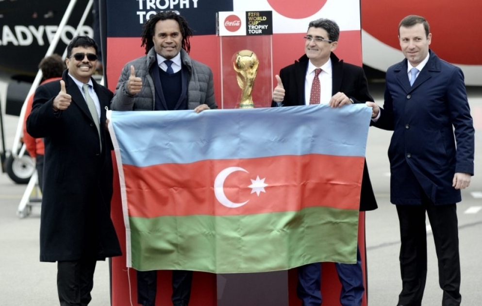 Fußball-WM-Pokal in Baku