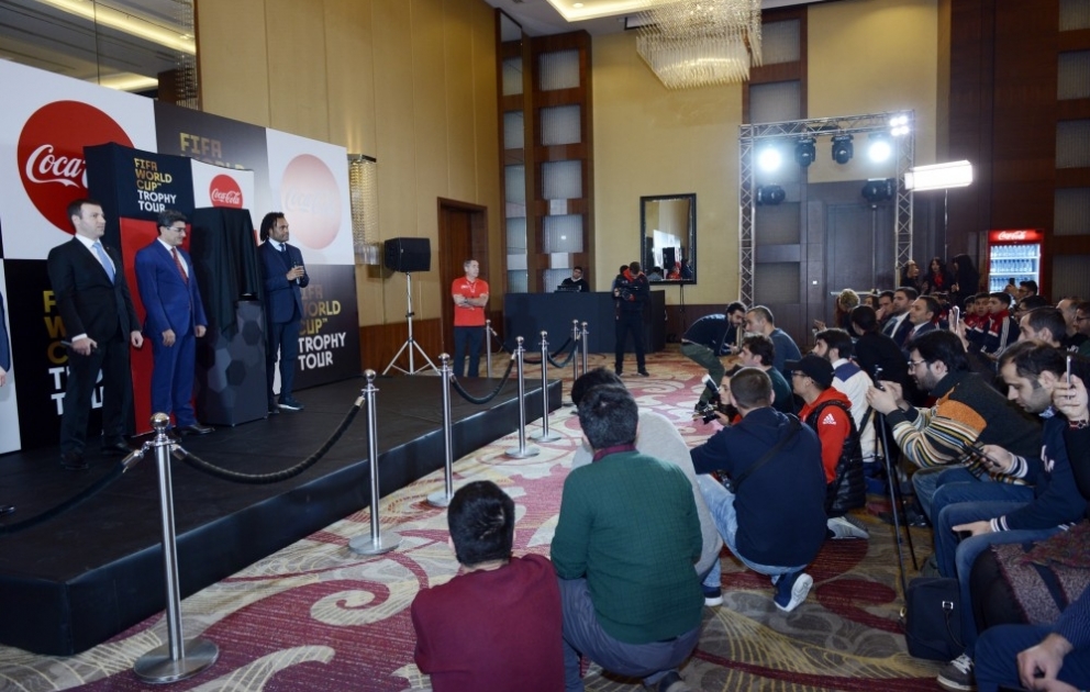 Bakıya gətirilən Dünya Kuboku media nümayəndələrinə təqdim edilib
