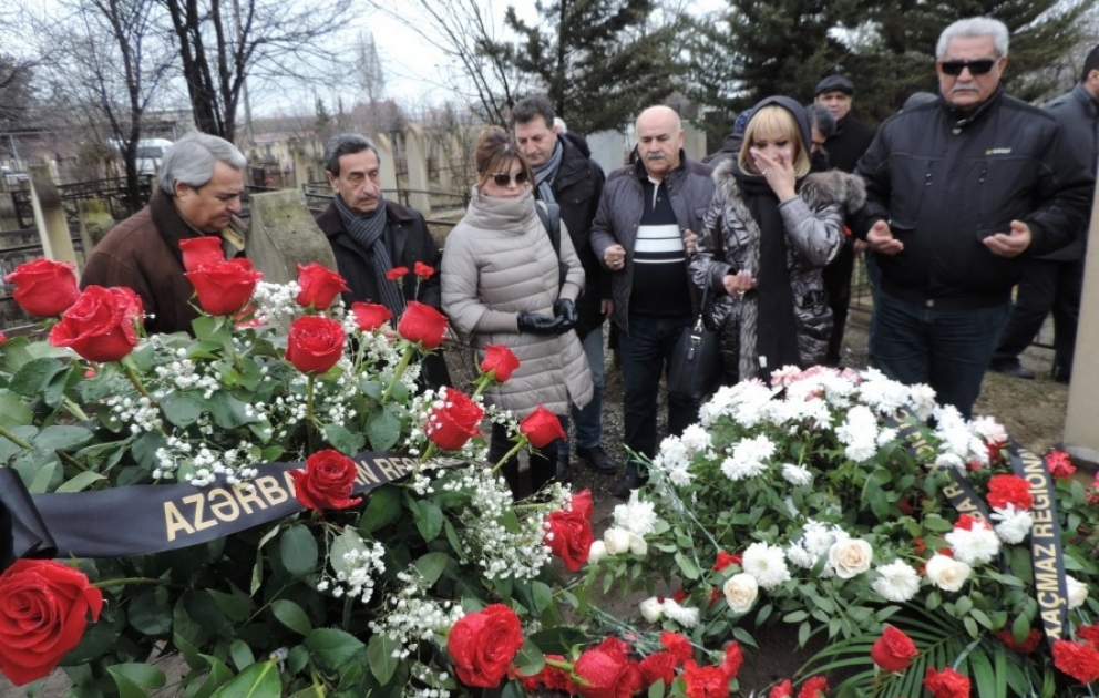 Tanınmış incəsənət nümayəndələri Xalq Artisti Zərnigar Ağakişiyevanın məzarını ziyarət edib