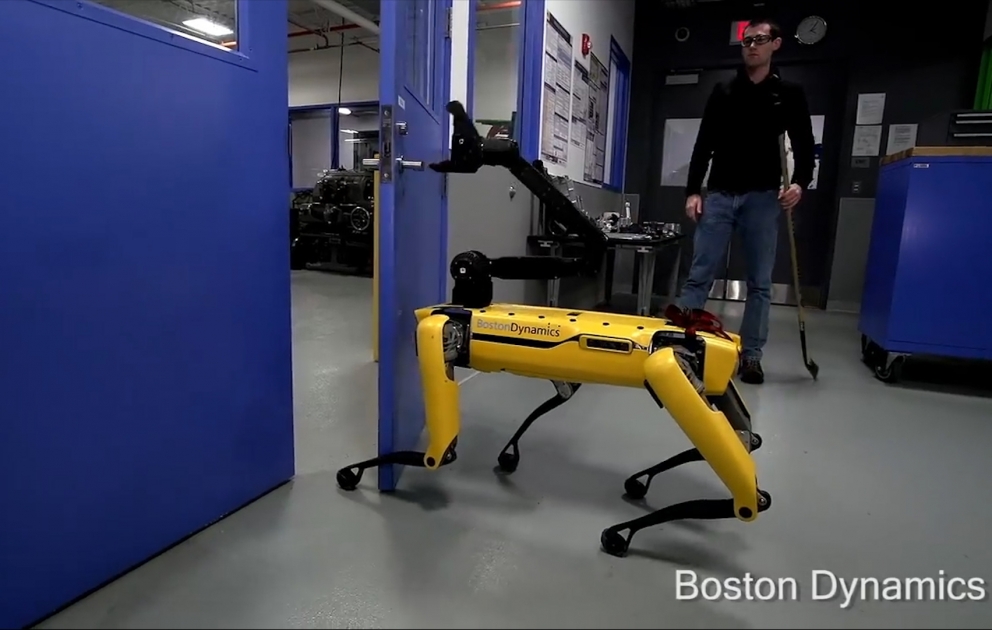 Bu robot sahibinin sözünü “dinləmir”