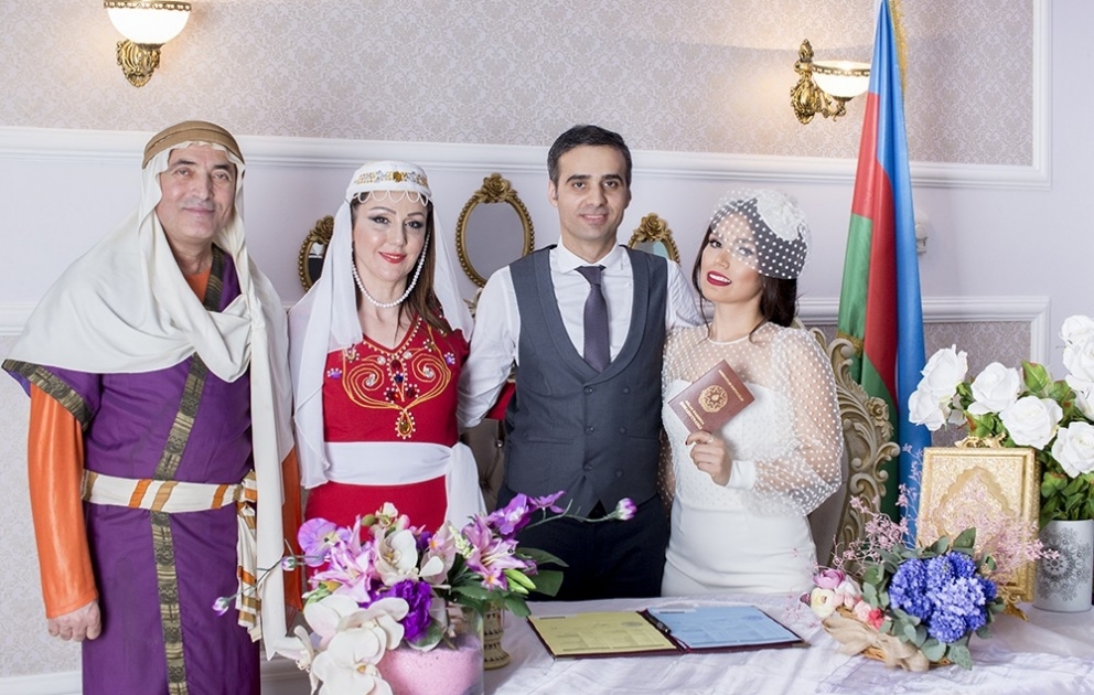 Mit Darbietung von Oper “Leyli und Majnun hat Bürgerservice “ASAN Xidmət“ Jungverheirateten wahre Freude  gemacht - Ansichten