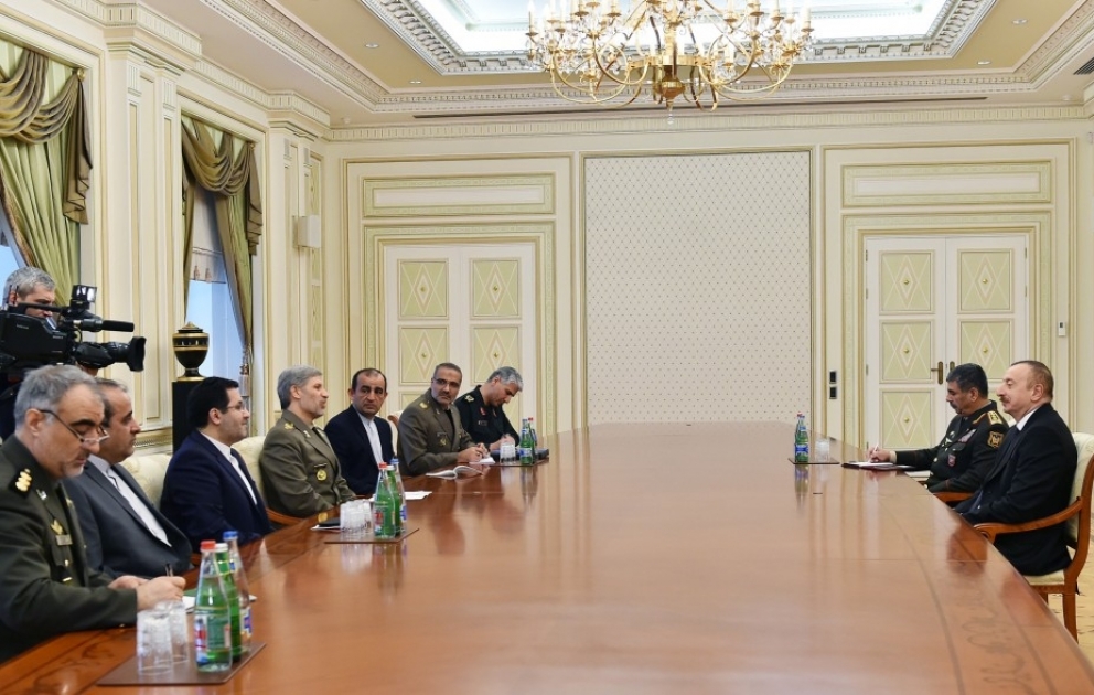 Aserbaidschans Präsident Ilham Aliyev empfängt Irans Verteidigungsminister Amir Hatami