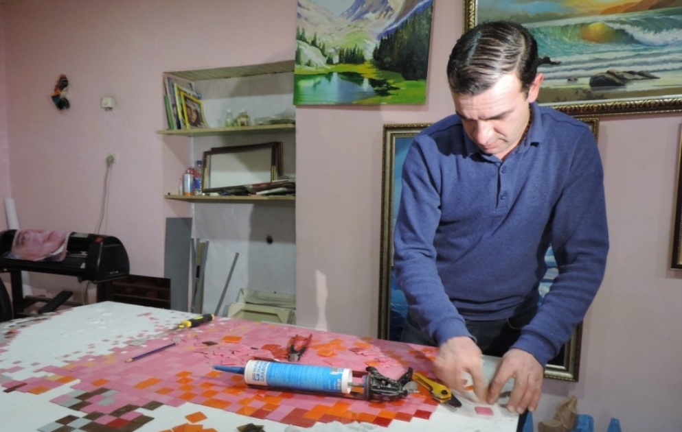 17 min müxtəlif rəngli akrildən Ulu Öndərin portreti hazırlanır - Xaçmazda