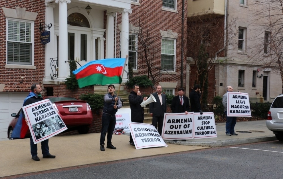 Jahrestag des Völkermords von Chodschali: Protestaktion vor der armenischen Botschaft in Washington
