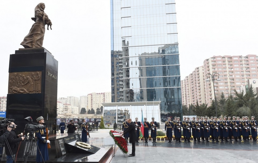 Staatspräsident Ilham Aliyev gedenkt den Opfern des Völkermords von Chodschali