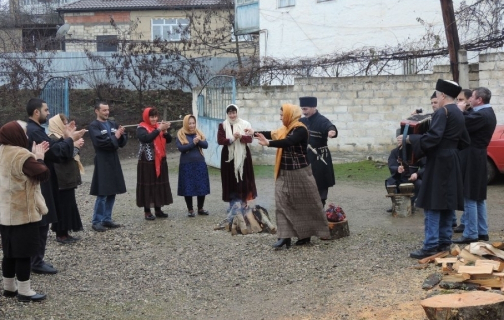 Qusarlıların qədim iməcilik adətlərini təbliğ edən “Mel” folklor ansamblı