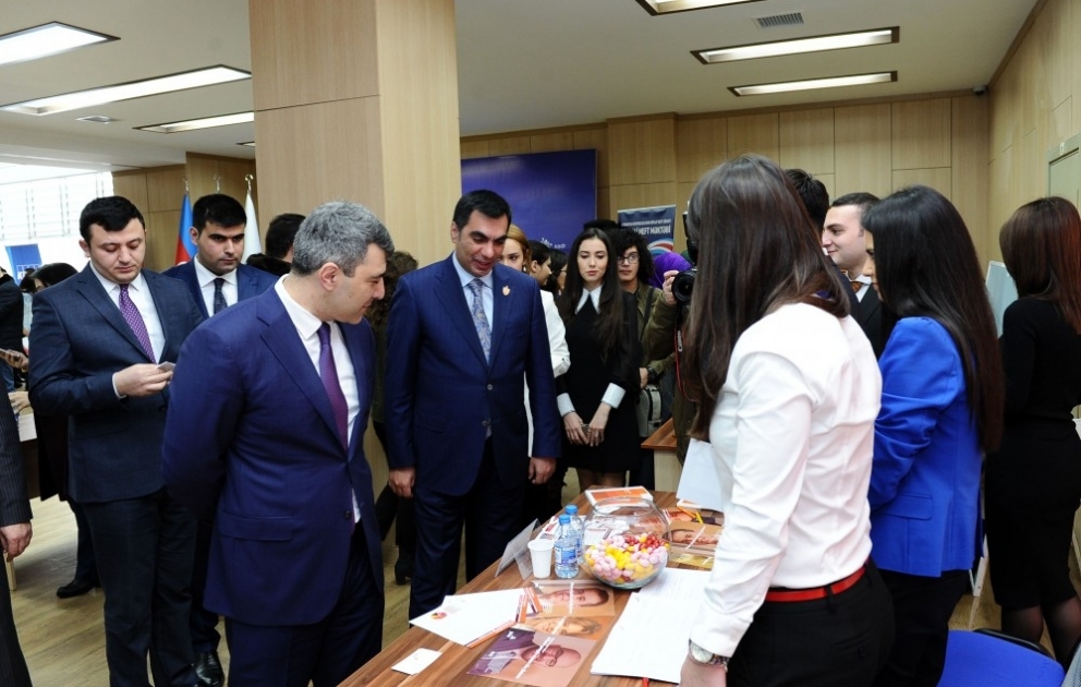 Bakı Ali Neft Məktəbində birinci karyera sərgisi açılıb