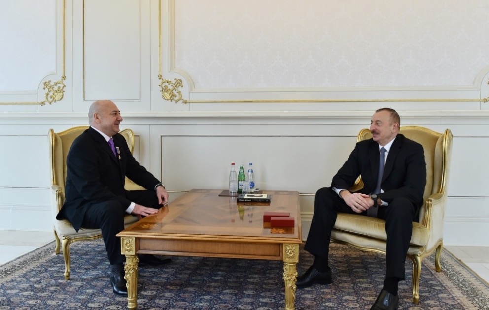 Prezident İlham Əliyev Moskva Akademik Satira Teatrının direktoru Məmmədəli Ağayevi qəbul edib