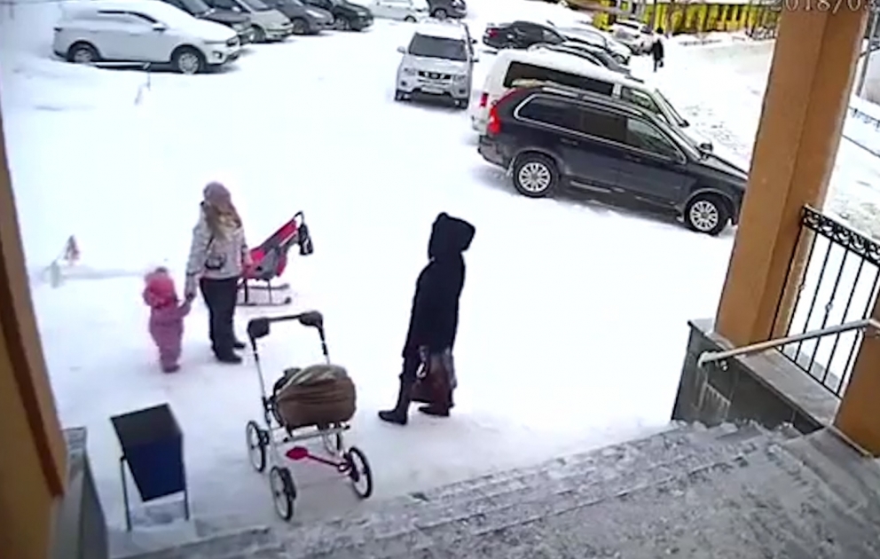 Uşaq anasını xilas etdi