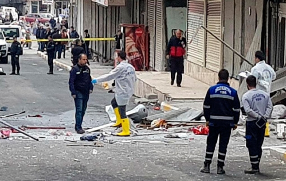 Tükiyənin Diyabakır şəhərinin mərkəzində güclü partlayış olub