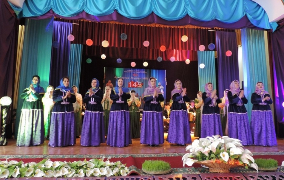 Qusar Dövlət Ləzgi Dram Teatrı tamaşaçılarına xüsusi proqram təqdim edib