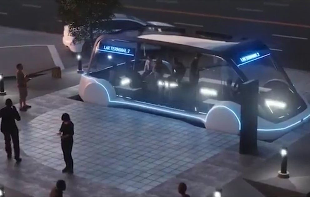 İlon Mask yeraltı sürət elektrobusunu nümayiş etdirib