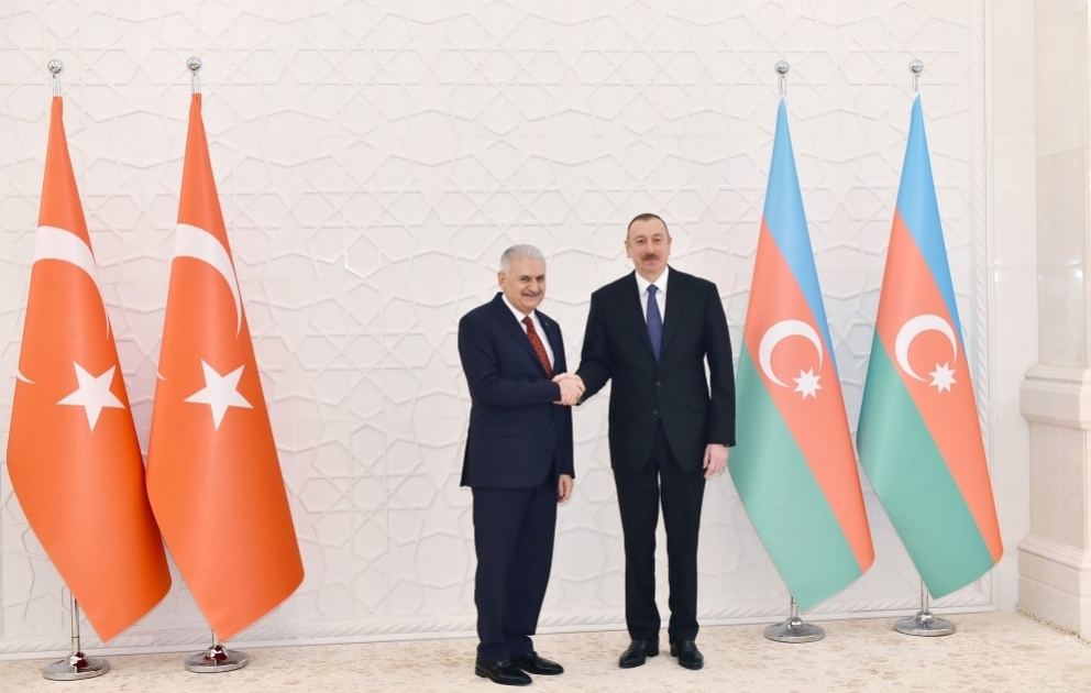 Le président azerbaïdjanais Ilham Aliyev reçoit le Premier ministre turc