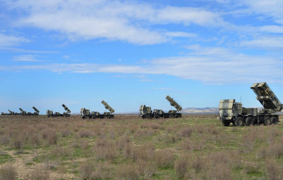 Проведен смотр задействованного в учениях вооружения и военной техники Ракетных и Артиллерийских Войск Азербайджанской Армии