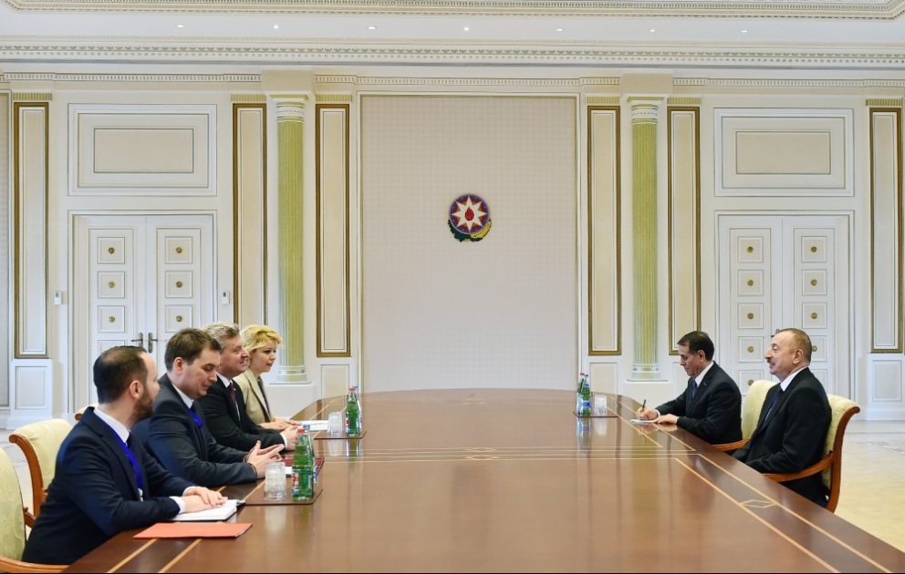Staatspräsident Ilham Aliyev trifft sich mit seinem mazedonischen Amtskollegen