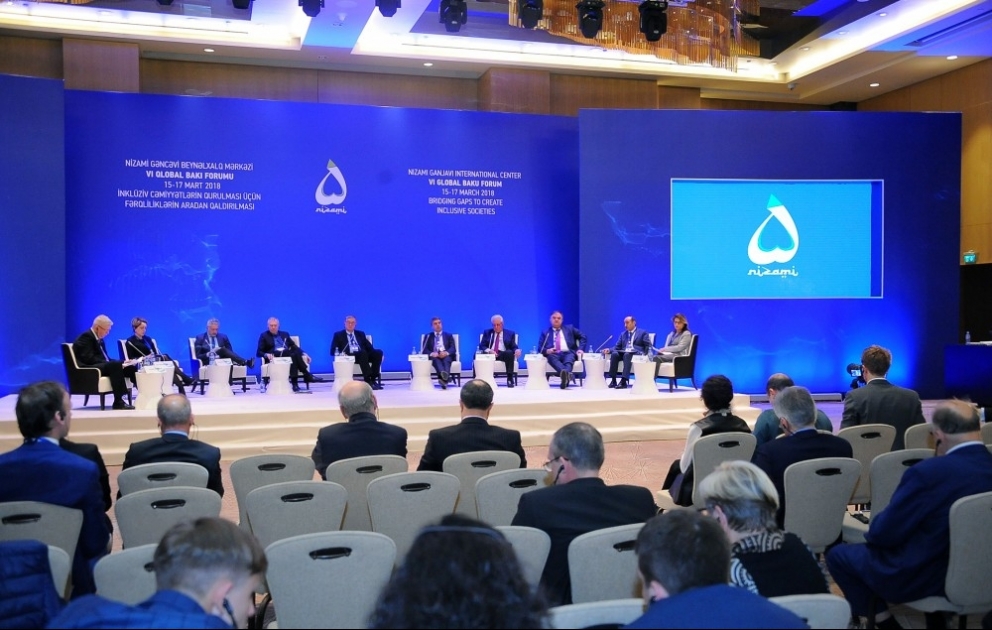 Forum çərçivəsində keçirilən üçüncü paneldə “Çoxluqlar azlıqlara qarşı” mövzusunda müzakirələr aparılıb