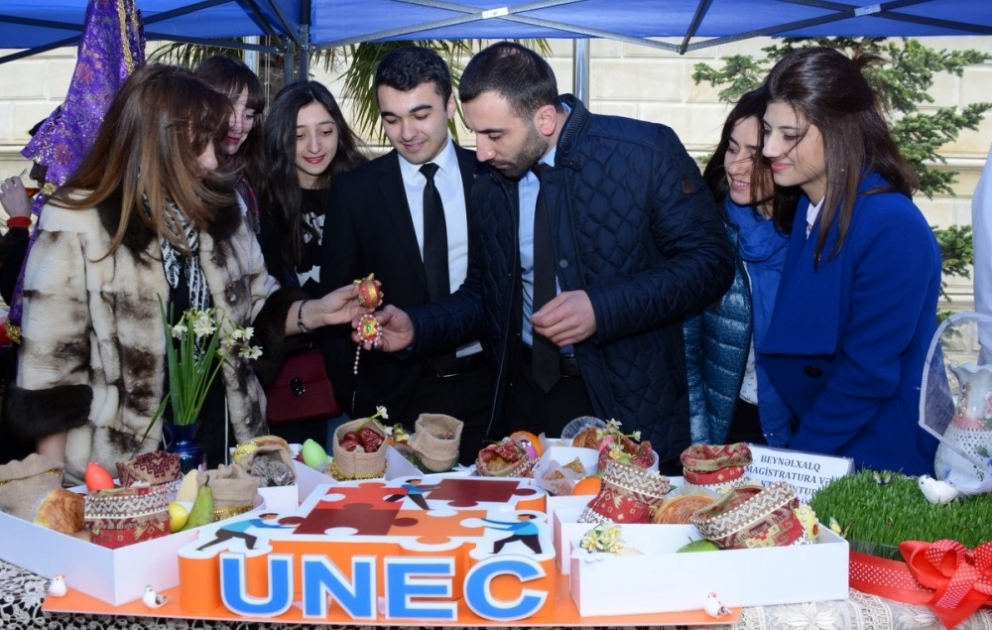 UNEC-də Novruz şənliyi - müəllimlərlə tələbələr yarışıblar