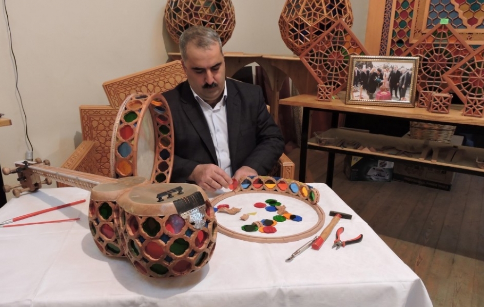 Şəkili sənətkar: Şəbəkə sənətində yeniliklər etməyi xoşlayıram