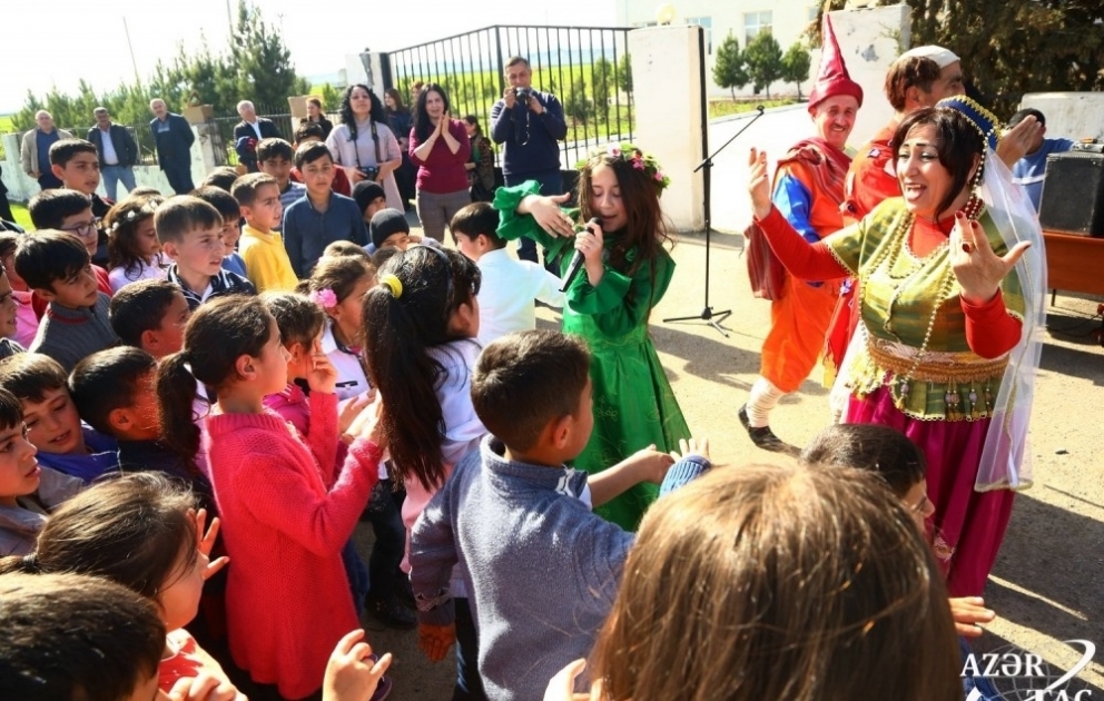 Cəbhə kəndində uşaqların Novruz sevinci -   REPORTAJ