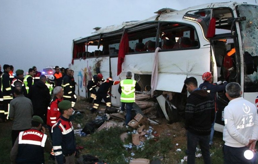 Türkiyədə avtobus qəzası: 4 sərnişin ölüb, 37 nəfər xəsarət alıb