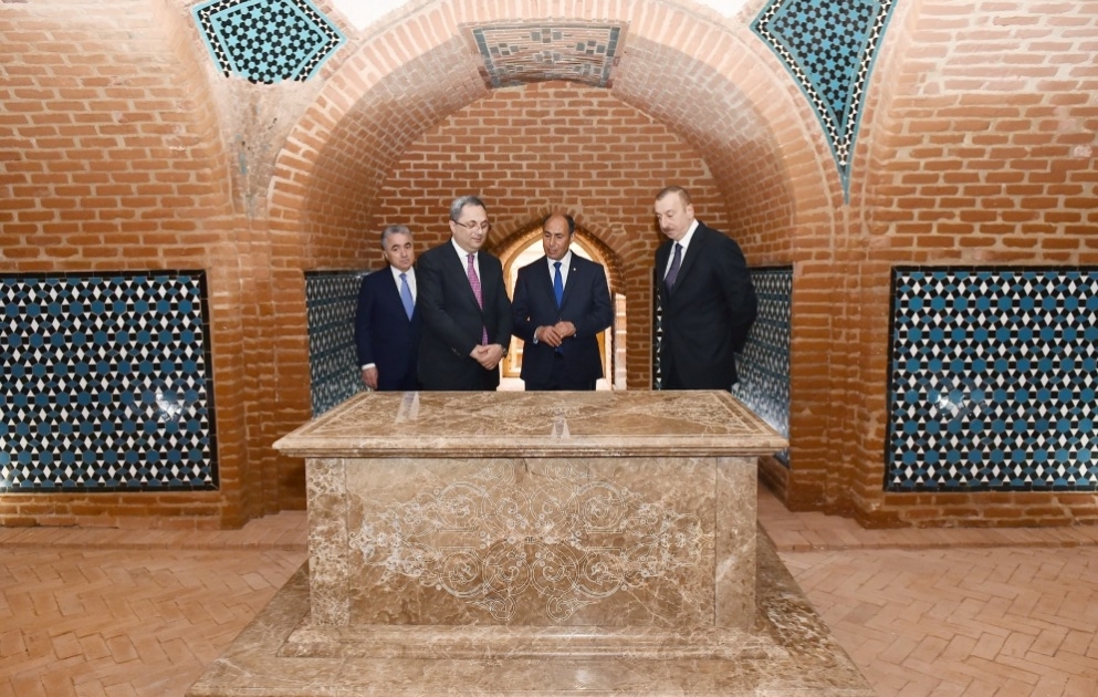 Prezident İlham Əliyev Bərdə türbəsində və Torpaqqala kompleksində əsaslı yenidənqurmadan sonra yaradılan şəraitlə tanış olub