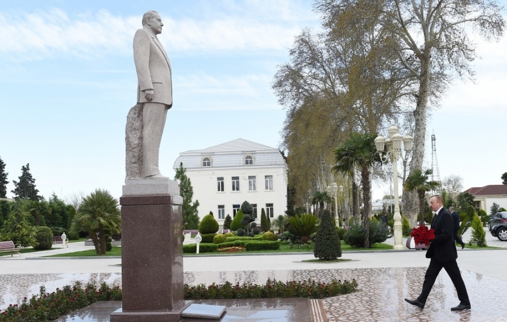 Präsident Ilham Aliyev zu Besuch im Rayon Barda