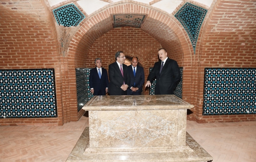Präsident Ilham Aliyev inspiziert Barda-Mausoleum und Torpakala-Komplex nach vollständiger Restaurierung